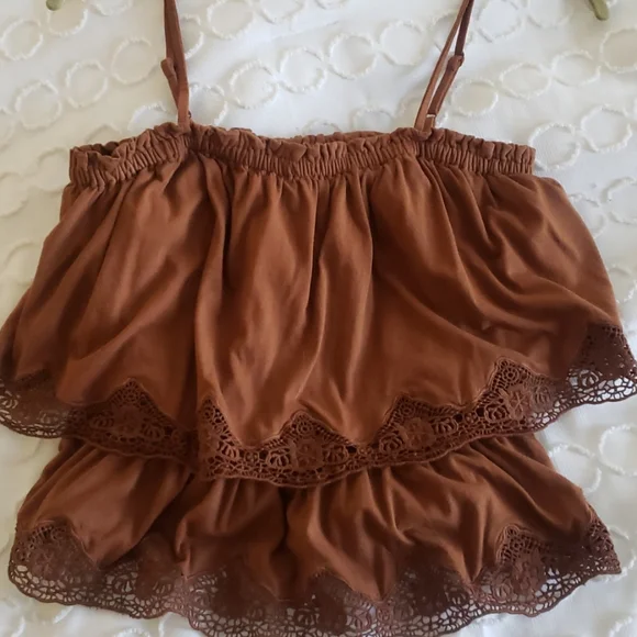 Express Ruffle Tank - Picture 3 of 4